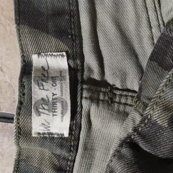 🦋🏵️🦋We the Free Camp Cut Off Shorts - Picture 2 of 12